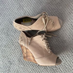 Neutral Lightly worn booties/wedges with flower design.